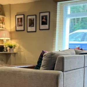  Holiday home Beautiful Townhouse Next To Royal Victoria Park And Botanical Gardens Within Easy Walking Distance To Centre