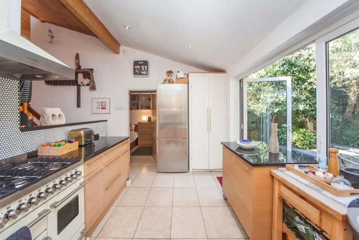 ※ Relaxing Home- Parking & Gorgeous Gardens Bath