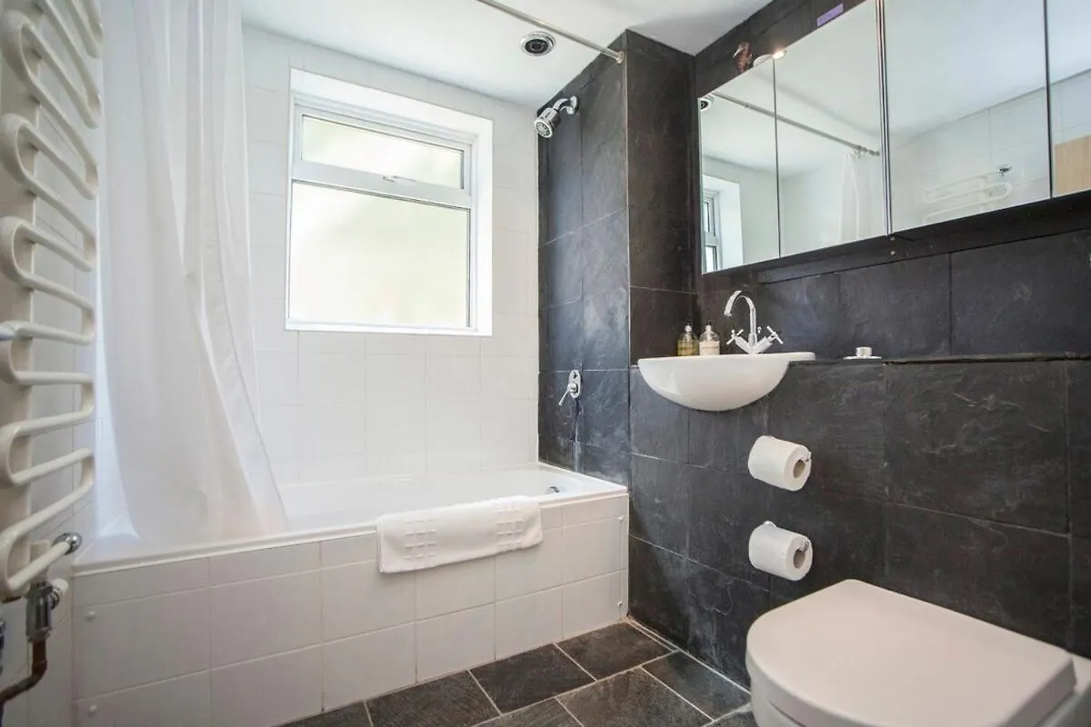 ※ Relaxing Home- Parking & Gorgeous Gardens Bath Holiday home