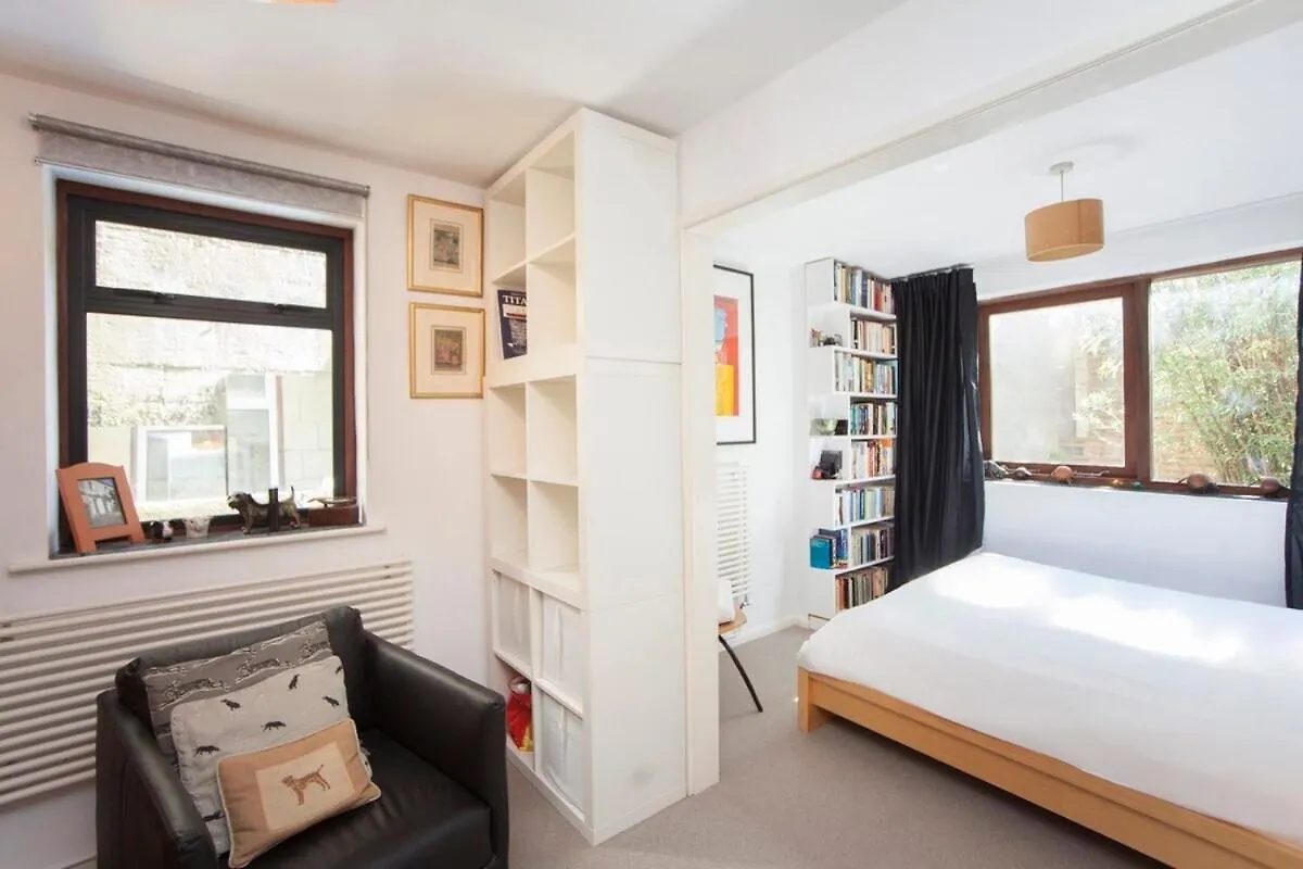 ※ Relaxing Home- Parking & Gorgeous Gardens Bath 0*,  United Kingdom