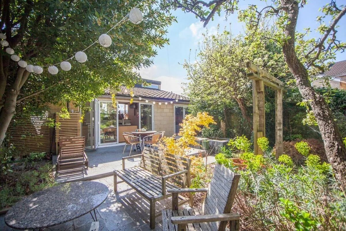 ※ Relaxing Home- Parking & Gorgeous Gardens Bath Holiday home